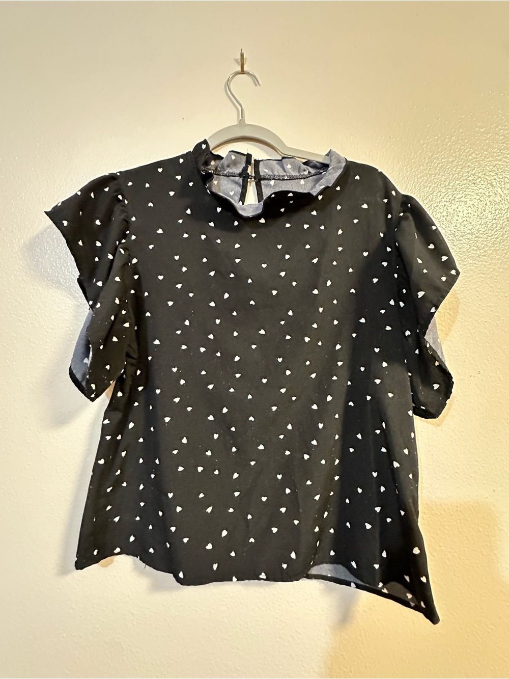 SHEIN Black Heart Print Ruffle Neck Short Sleeve Blouse